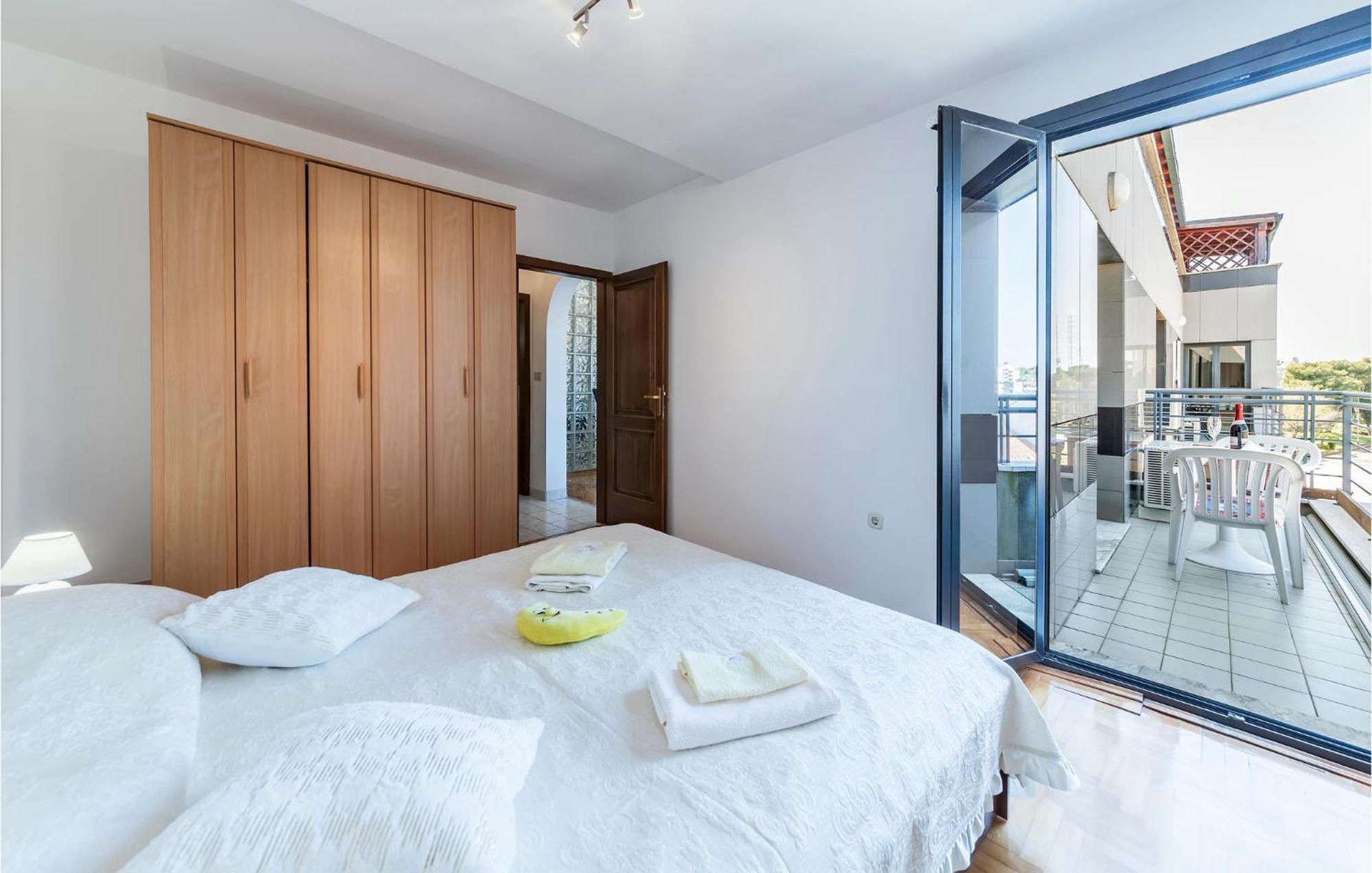 1 Bedroom Beautiful Apartment In PUY מראה חיצוני תמונה